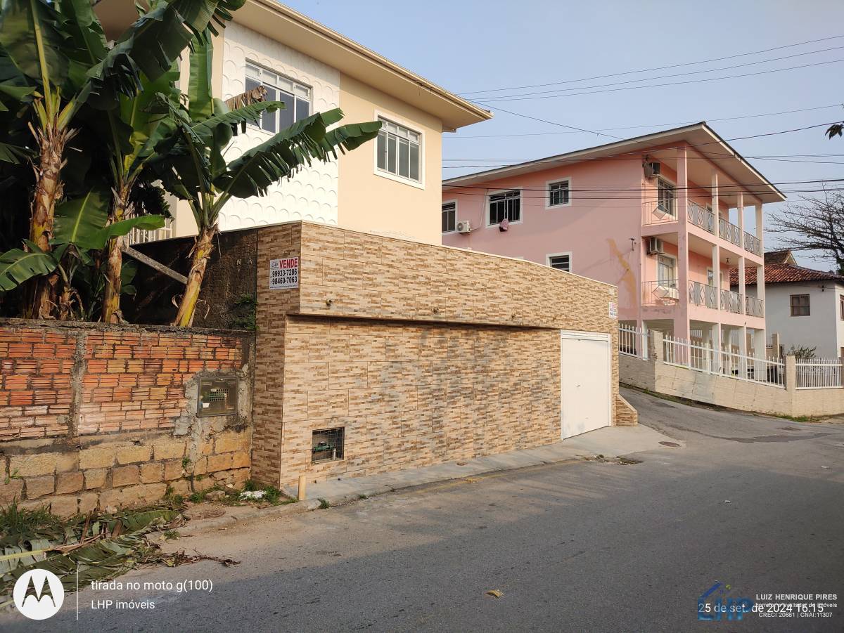 Casa para Venda no bairro Costeira do Pirajubaé